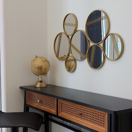 Fully Serviced Two Bed Apartment By Excel & O2 Лондон Екстериор снимка