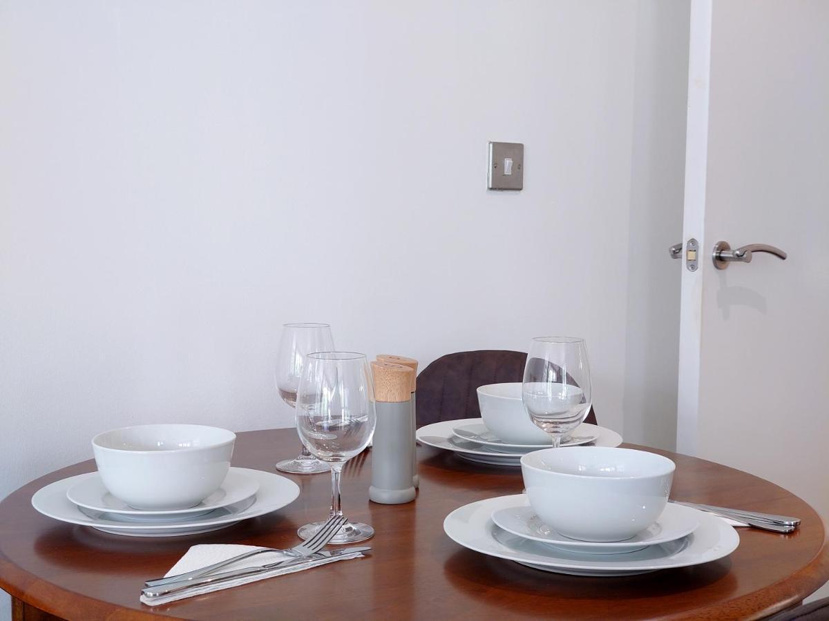 Fully Serviced Two Bed Apartment By Excel & O2 Лондон Екстериор снимка