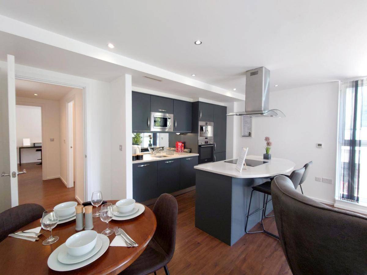 Fully Serviced Two Bed Apartment By Excel & O2 Лондон Екстериор снимка