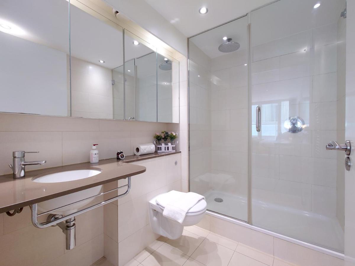 Fully Serviced Two Bed Apartment By Excel & O2 Лондон Екстериор снимка