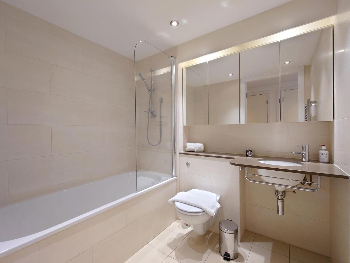 Fully Serviced Two Bed Apartment By Excel & O2 Лондон Екстериор снимка