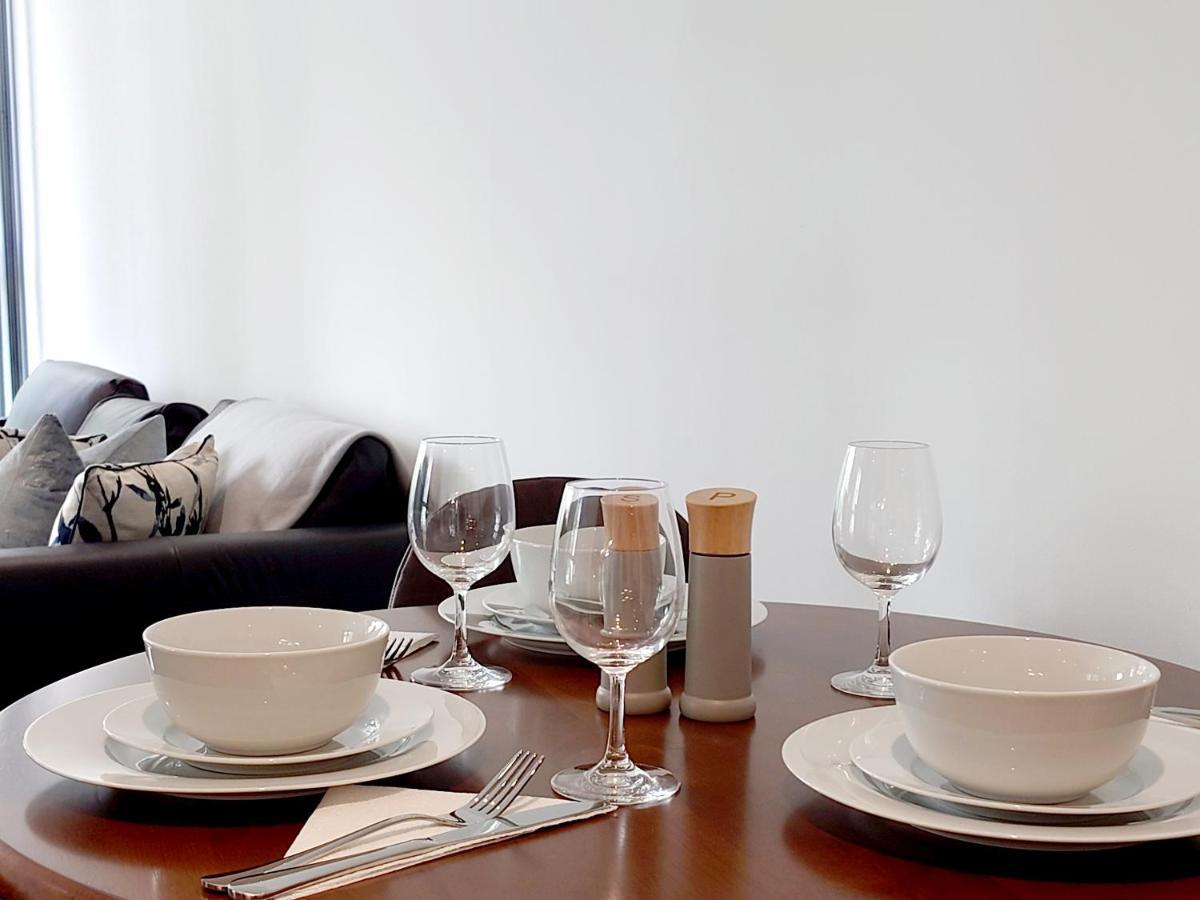Fully Serviced Two Bed Apartment By Excel & O2 Лондон Екстериор снимка